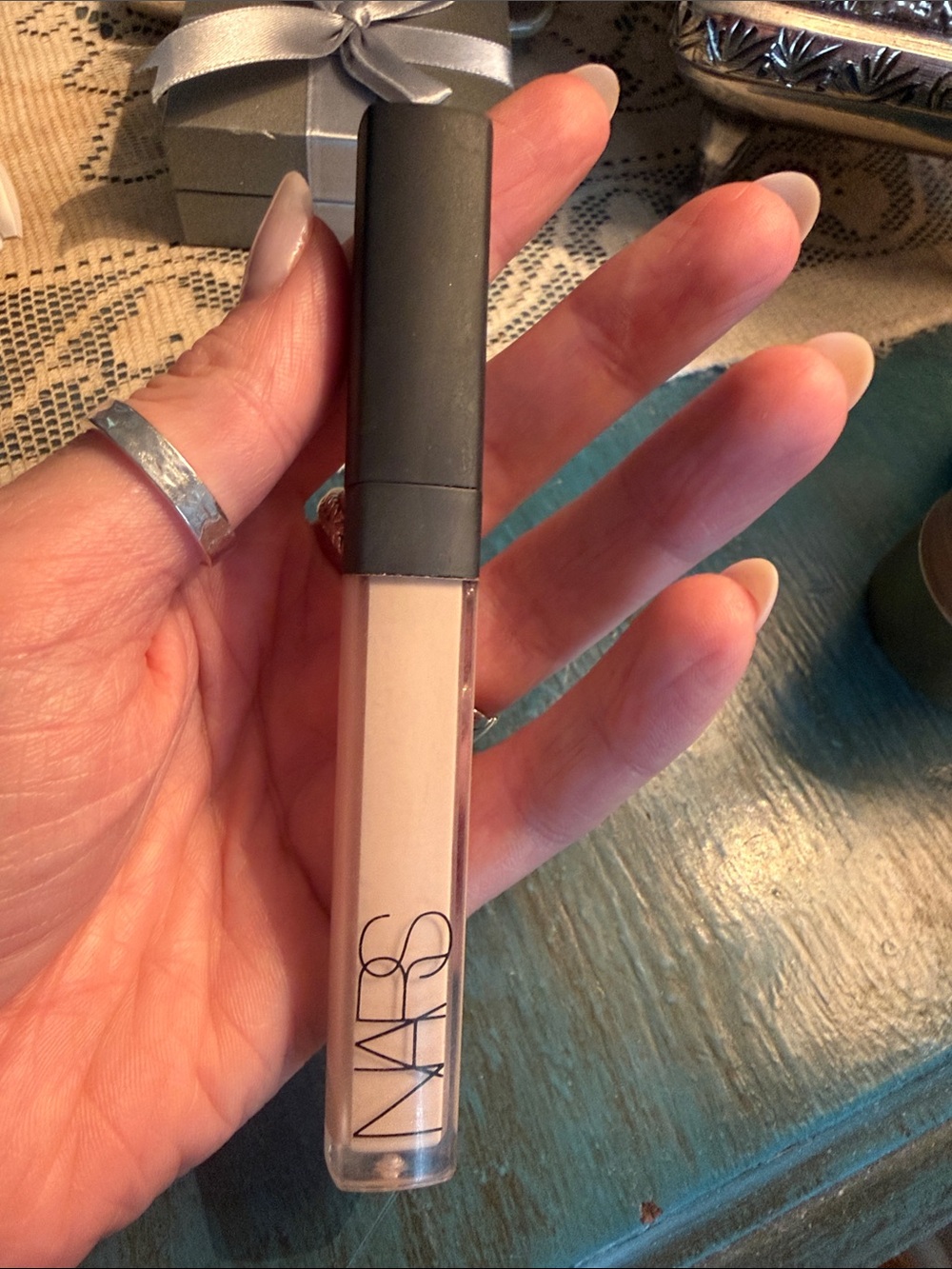 NARS radiant creamy Concealer Tube in light
